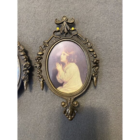 2 Vtg Ornate Victorian Style Oval Frames Praying Children 6 1/2" x 4"  Italy - Picture 3 of 8